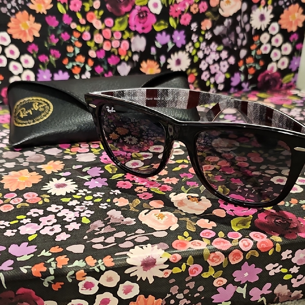 Ray-Ban Women's Black Frames with Patterned Gray/Pink Temples Sunglasses